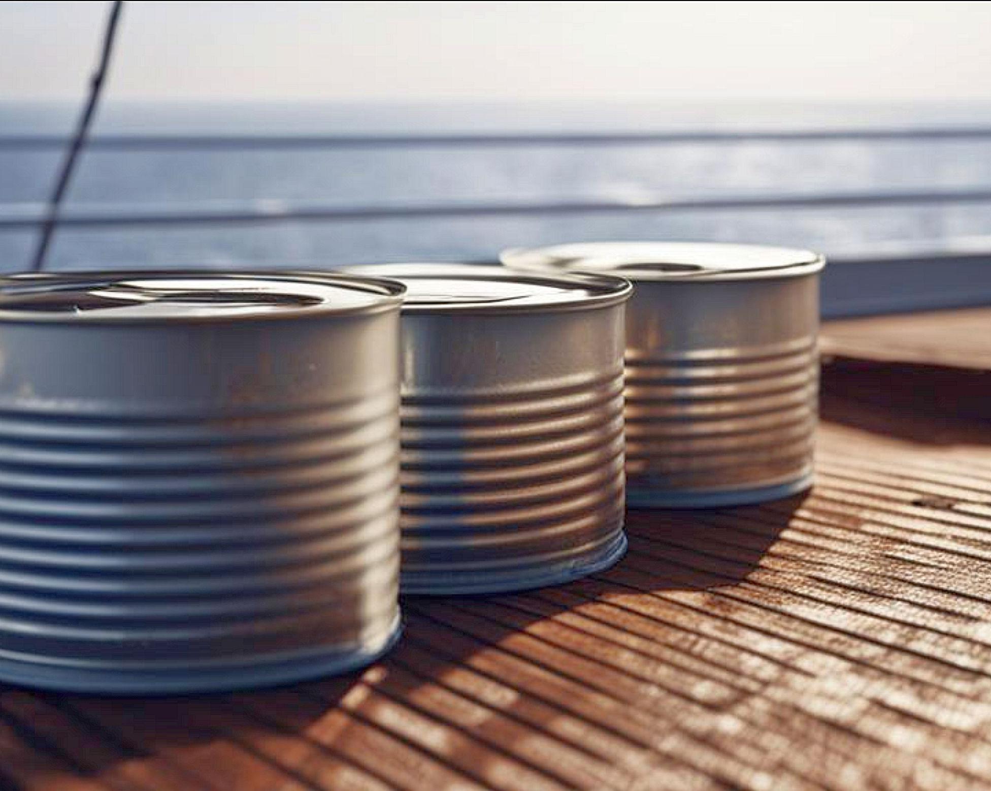 Для чего раньше воду консервировали в жестяные банки и почему перестали