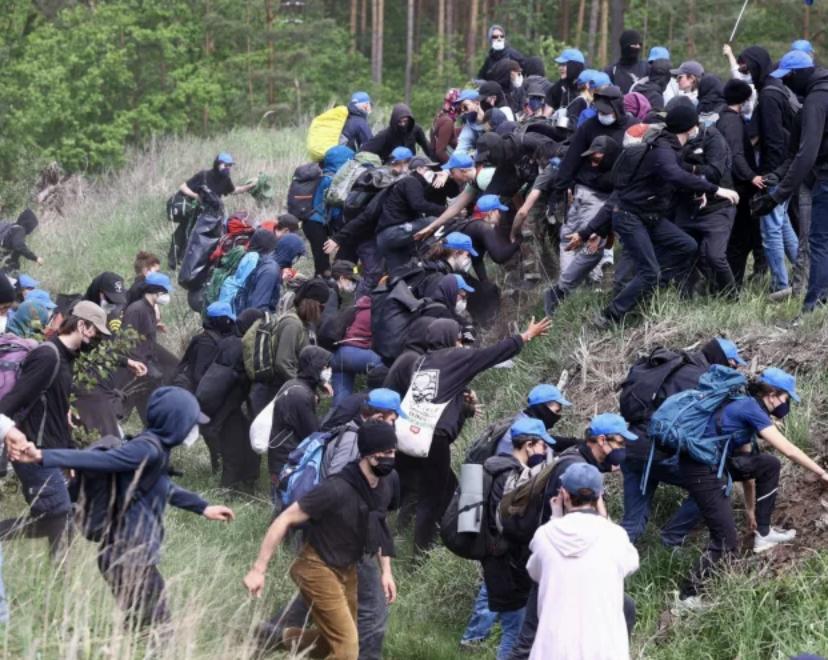 Завод Tesla в Германии атакован протестующими